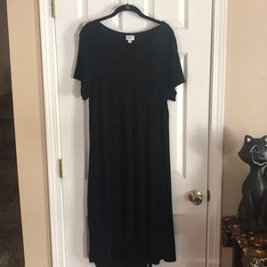 🖤Solid Black Carly size Large